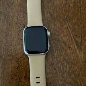 Apple Watch 7 without GPS